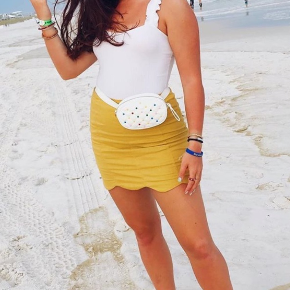 Scalloped bottom mini skirt